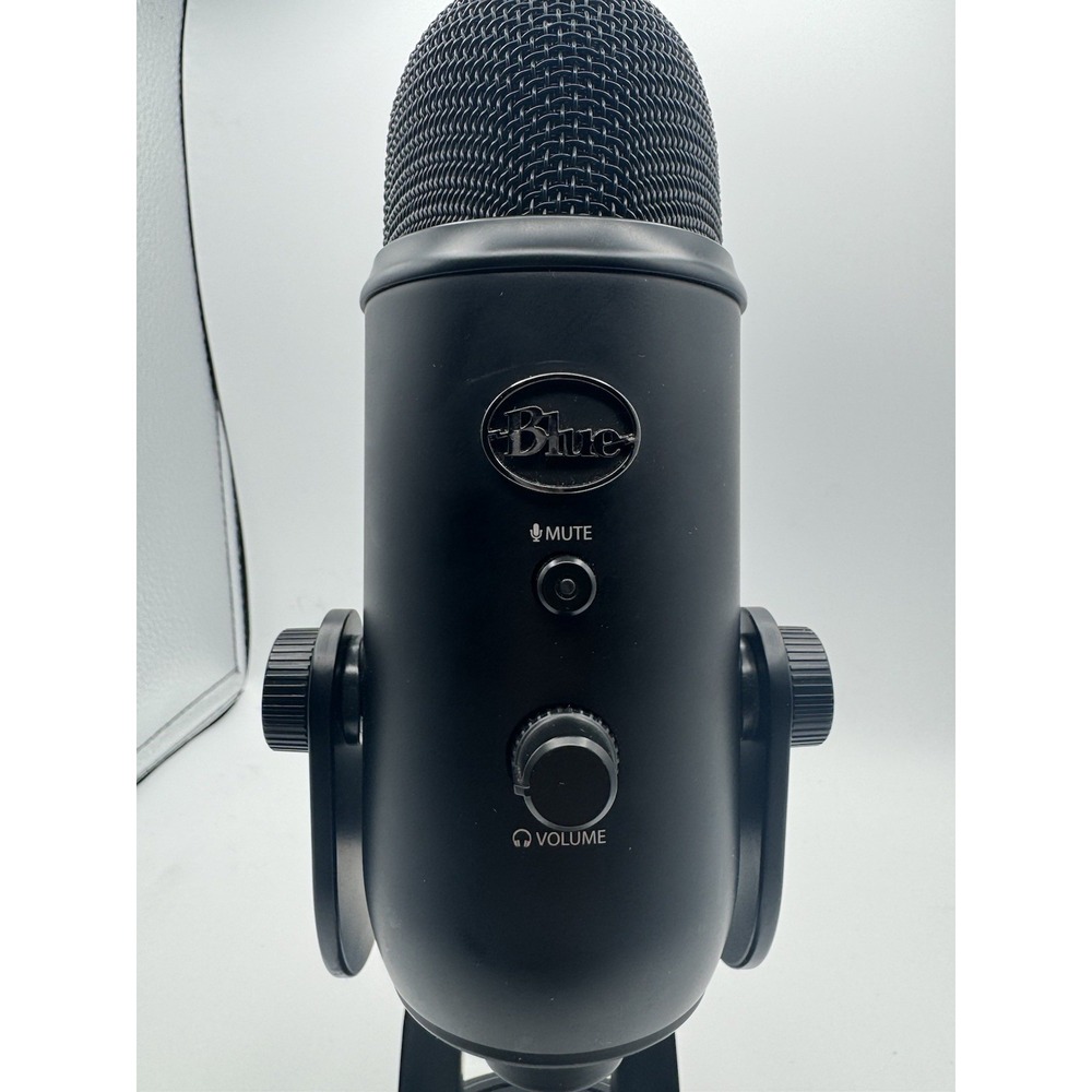 Blue Yeti Professional Multi-Pattern USB Condenser Microphone - Blackout